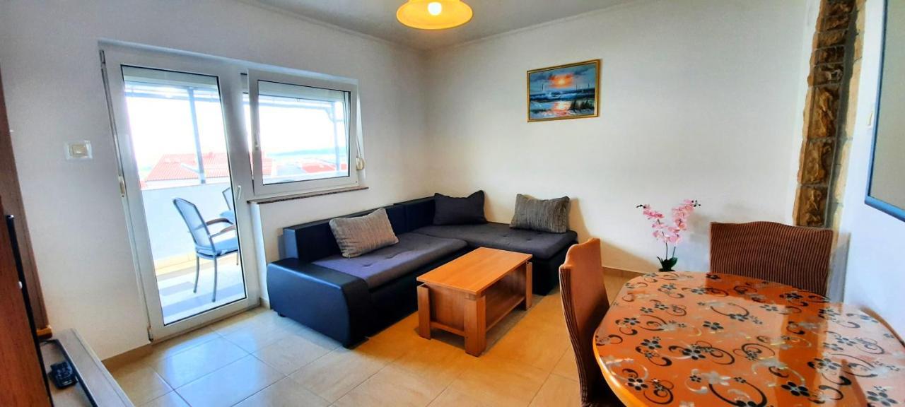 Apartment Miroslav Krk Town Exterior photo
